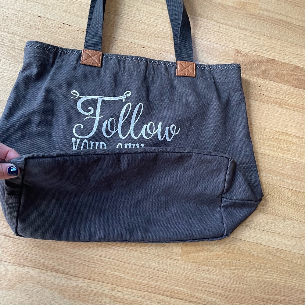 THIRTY ONE Canvas WANDER Tote Follow Your Own Path - Picture 4 of 11